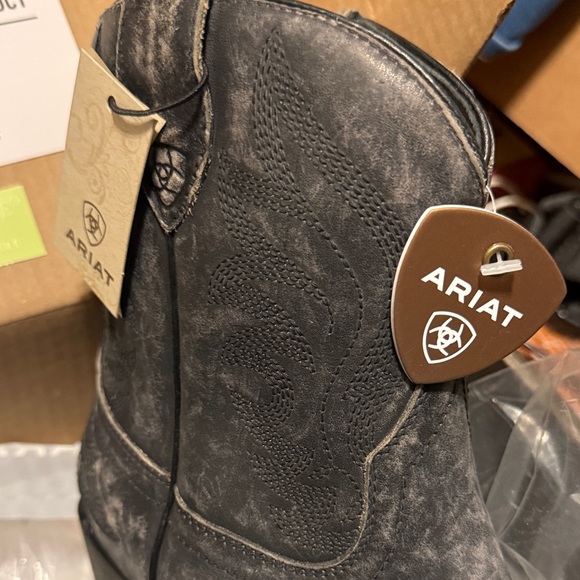 Ariat Women's Chandler Distressed Cowgirl Booties - Picture 3 of 4